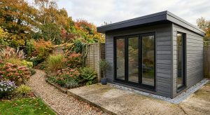 Garden room on a concrete base with a gravel drainage margin around the edge